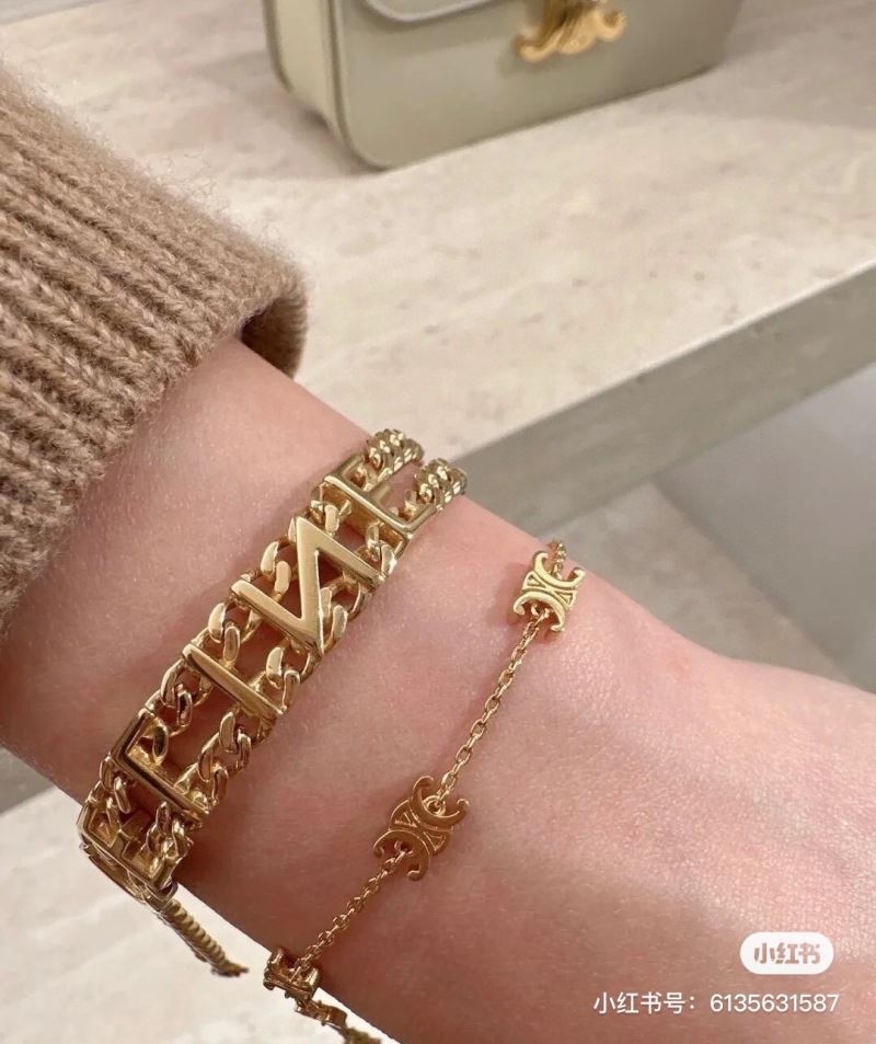 Ce1i*e necklaces